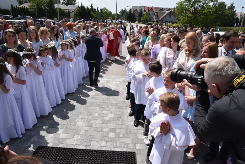  Pierwsza komunia w kościele Niepokalanego Serca Najświętszej Maryi Panny 