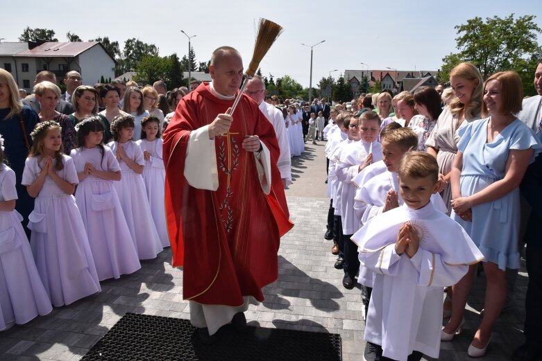  Pierwsza komunia w kościele Niepokalanego Serca Najświętszej Maryi Panny 