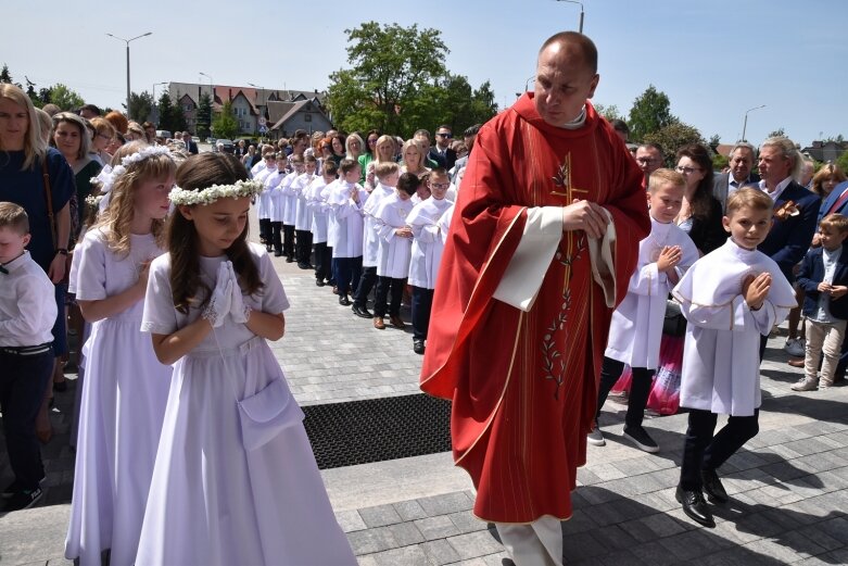  Pierwsza komunia w kościele Niepokalanego Serca Najświętszej Maryi Panny 