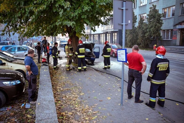  Płonący samochód na ulicy Jagiellońskiej 