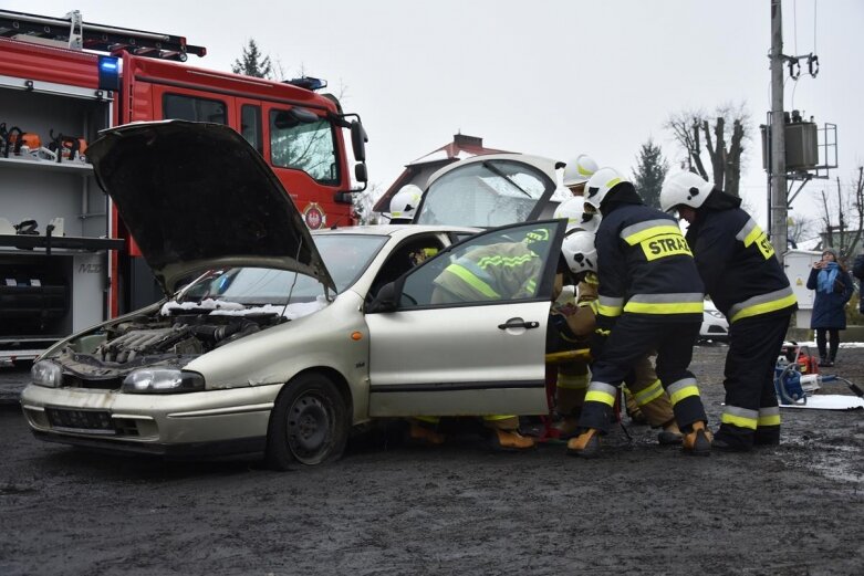  Pokaz strażakow. Zbierali na leczenie Agaty 