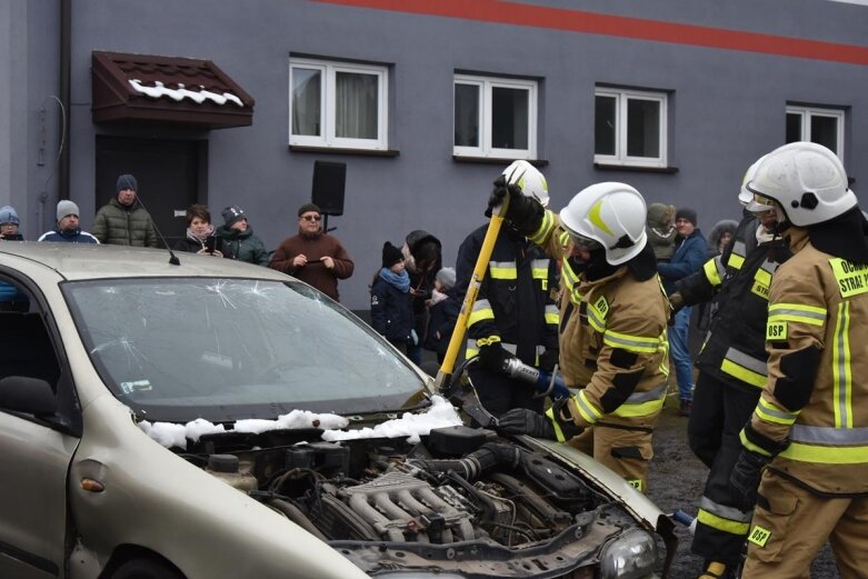  Pokaz strażakow. Zbierali na leczenie Agaty 