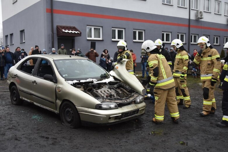  Pokaz strażakow. Zbierali na leczenie Agaty 