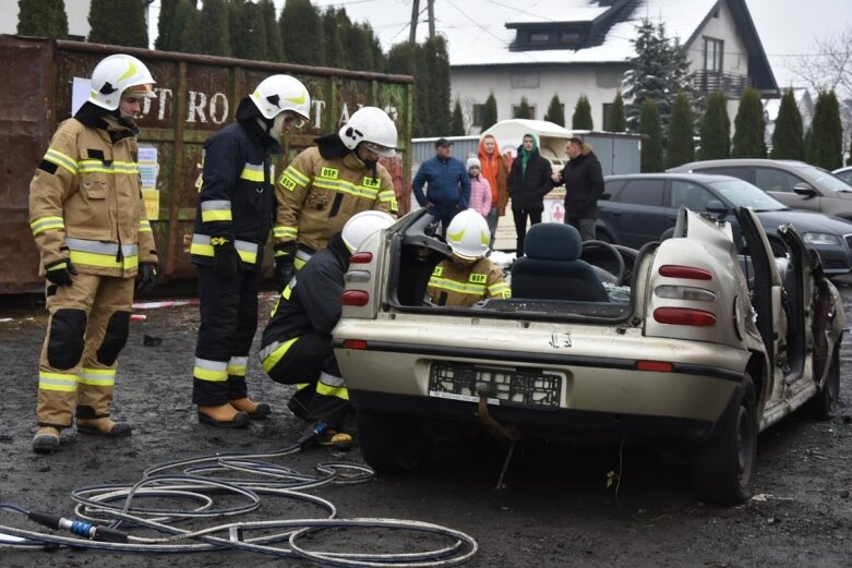  Pokaz strażakow. Zbierali na leczenie Agaty 