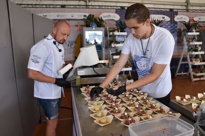  Pokazy i degustacje dań rybnych. Udany piknik nad zalewem 