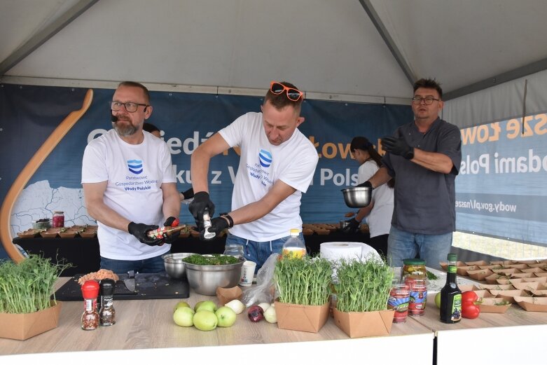  Pokazy i degustacje dań rybnych. Udany piknik nad zalewem 