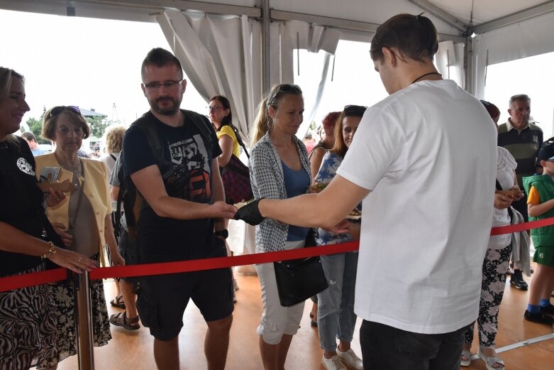  Pokazy i degustacje dań rybnych. Udany piknik nad zalewem 