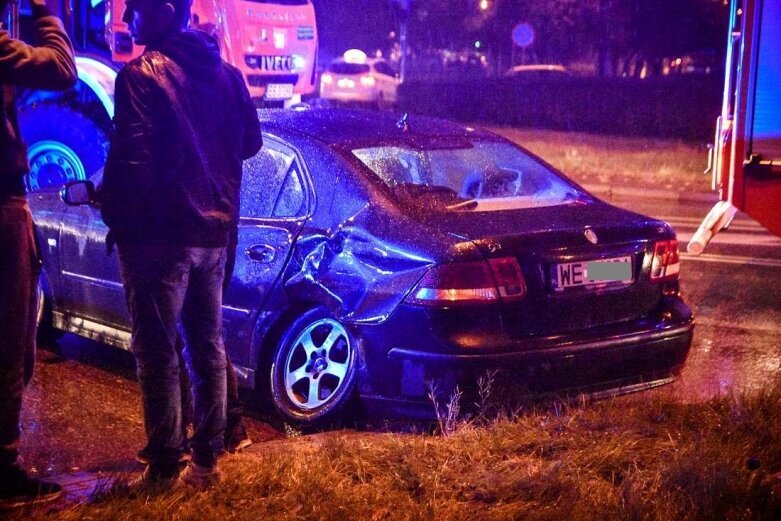  Porsche i saab zderzyły się na skrzyżowaniu Mszczonowskiej i Pomologicznej 