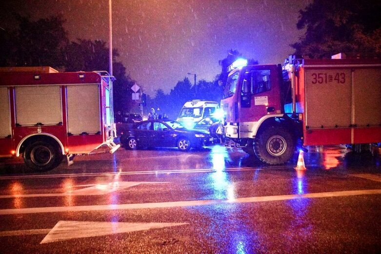  Porsche i saab zderzyły się na skrzyżowaniu Mszczonowskiej i Pomologicznej 