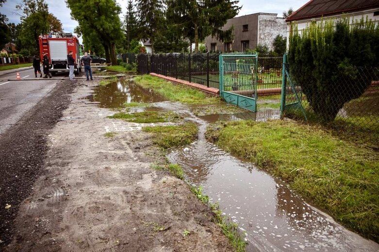  Powódź na ulicy Zadębie w Skierniewicach 