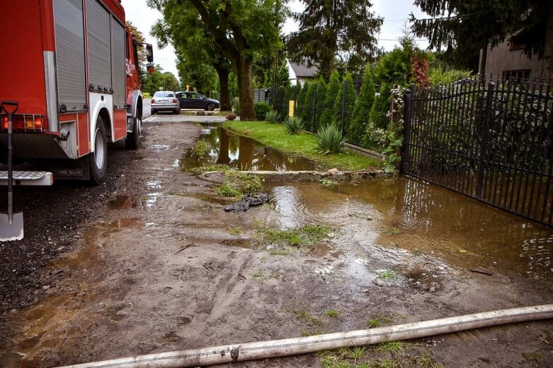  Powódź na ulicy Zadębie w Skierniewicach 