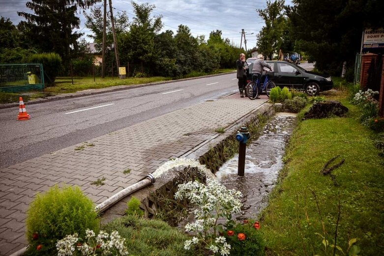  Powódź na ulicy Zadębie w Skierniewicach 