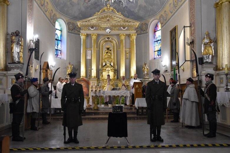  Powrót bohatera 1863 do Mszczonowa. Uroczystości z udziałem ministra Mariusza Błaszczaka 