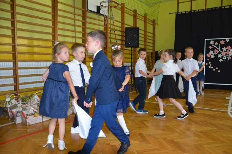  Przedszkolaki zakończyły pierwszy etap edukacji polonezem 