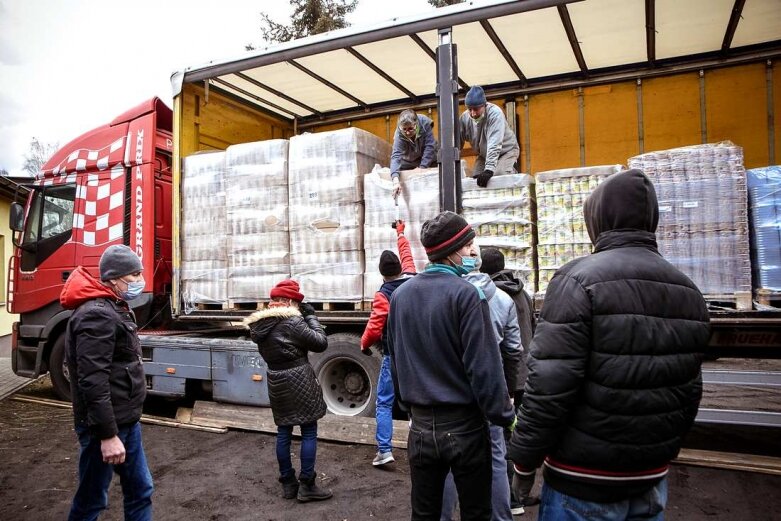  Przyjechała żywność na wielkanocne paczki [ZDJĘCIA] 