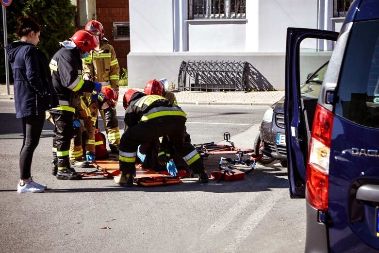  Rawianka potrąciła rowerzystę w centrum Skierniewic 