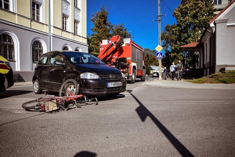  Rawianka potrąciła rowerzystę w centrum Skierniewic 