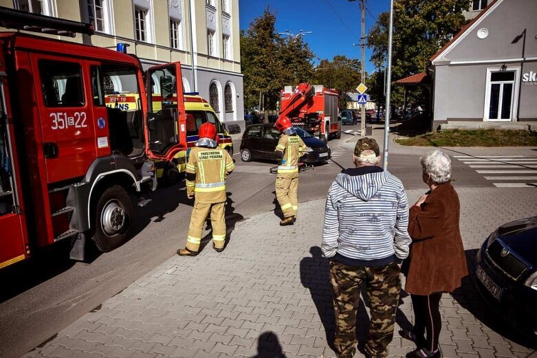  Rawianka potrąciła rowerzystę w centrum Skierniewic 