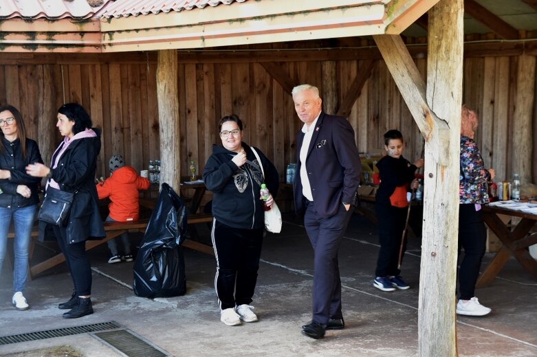  Rodzinny piknik w Głuchowie pod hasłem PRZEMOC TO NIE SUPERMOC  