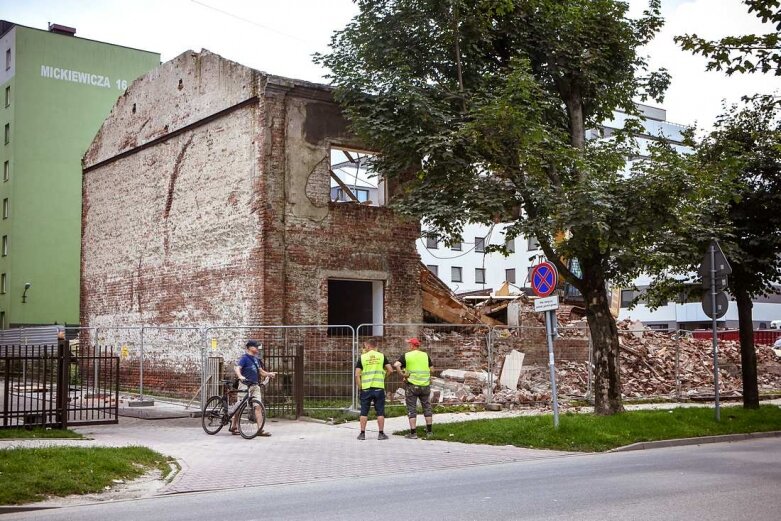  Rozbierają ruderę przy Mickiewicza 