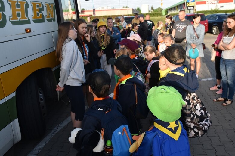  Ruszyli. Niemal 200 zuchów i harcerzy wyjechało na wakacje 