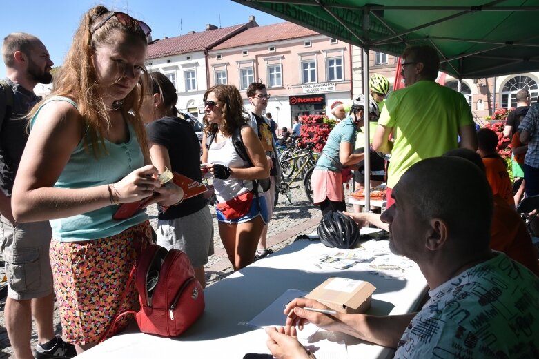  Ruszyli! Przed nimi 33 kilometry rowerowej przygody 