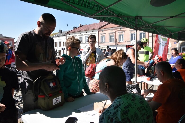  Ruszyli! Przed nimi 33 kilometry rowerowej przygody 