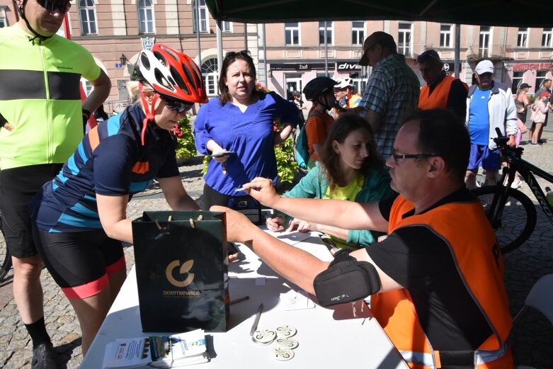  Ruszyli! Przed nimi 33 kilometry rowerowej przygody 