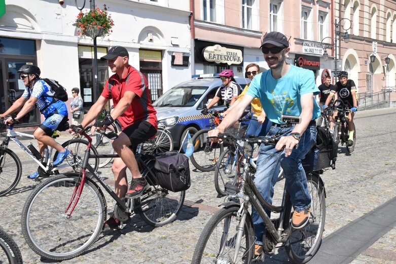  Ruszyli! Przed nimi 33 kilometry rowerowej przygody 