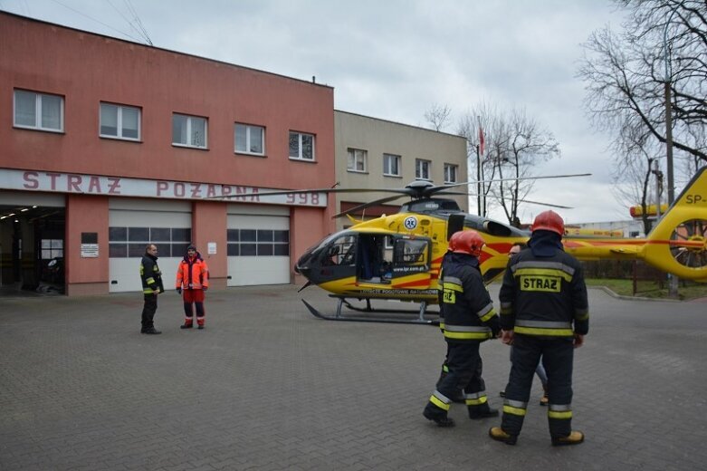  Samochód uderzył w kobietę z dwójką dzieci. Trwa akcja ratownicza! 