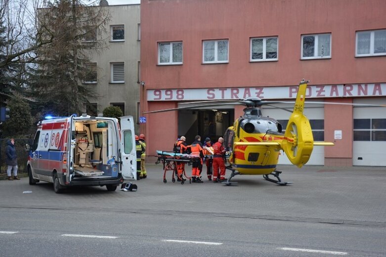  Samochód uderzył w kobietę z dwójką dzieci. Trwa akcja ratownicza! 