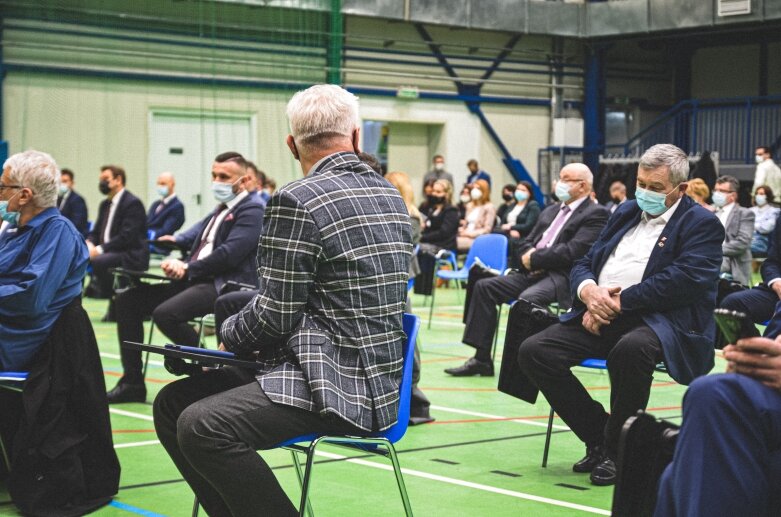  Samorządy walczą o pieniądze z Polskiego Ładu. 300 wniosków o pieniądze na budowę dróg im. L. Kaczyńskiego 