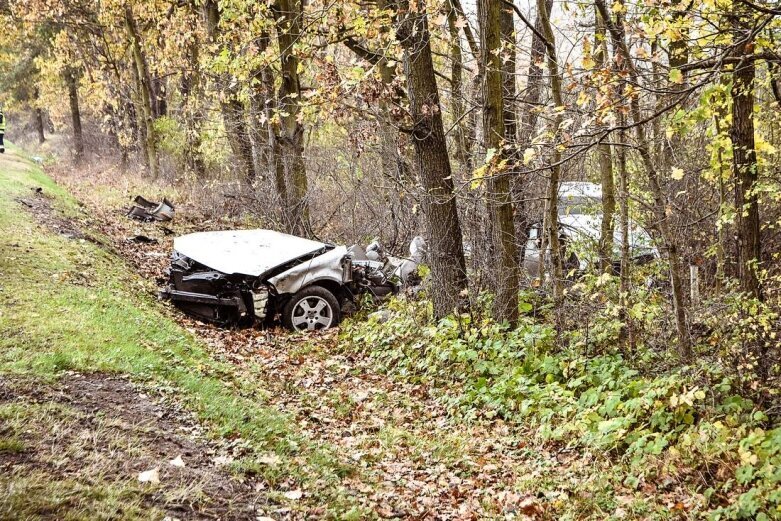  Skierniewice: samochód rozpadł się na dwie części 