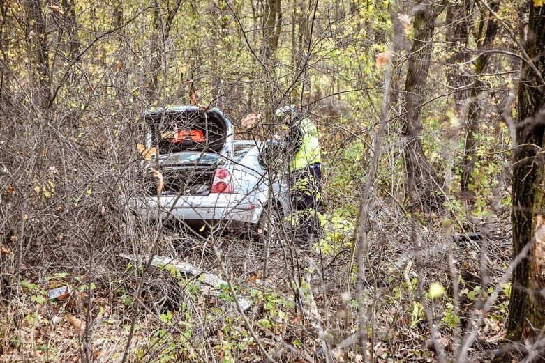  Skierniewice: samochód rozpadł się na dwie części 