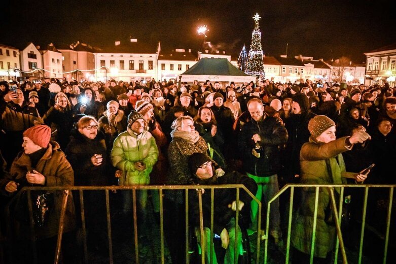  Skierniewiczanie powitali rok 2020 (więcej zdjęć) 