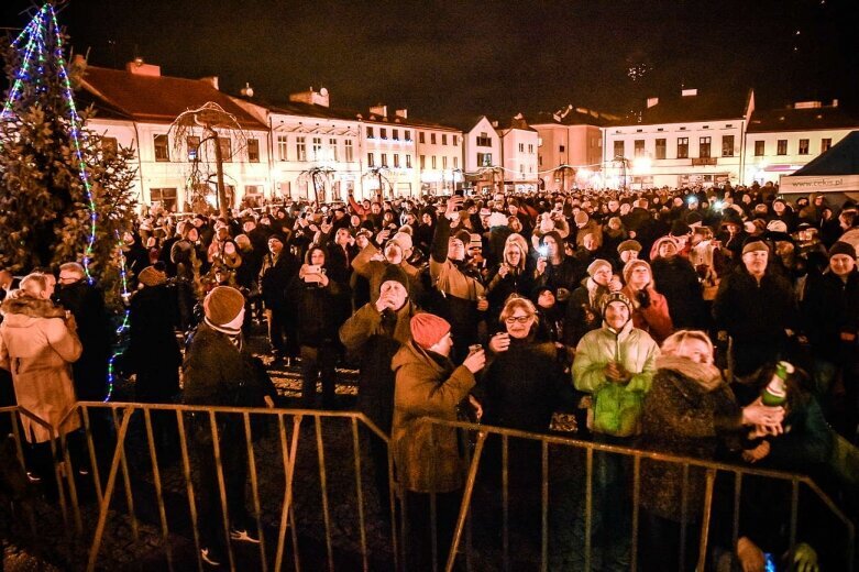  Skierniewiczanie powitali rok 2020 (więcej zdjęć) 