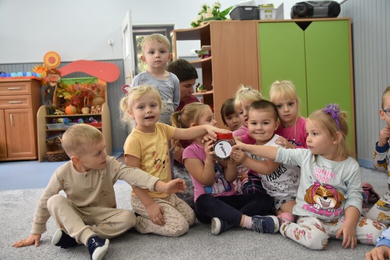  Skierniewiczanie solidarni z dziećmi zmagającymi się z nowotworem 