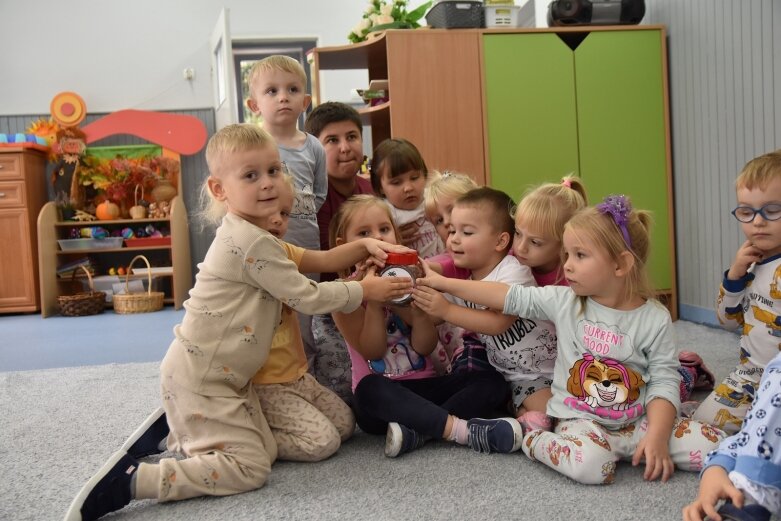  Skierniewiczanie solidarni z dziećmi zmagającymi się z nowotworem 