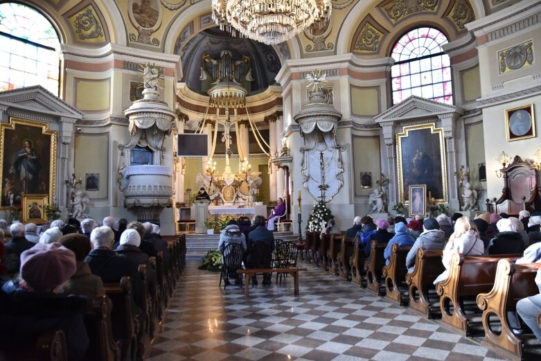  Skierniewiczanie żegnają Wiesławę Maciejak 