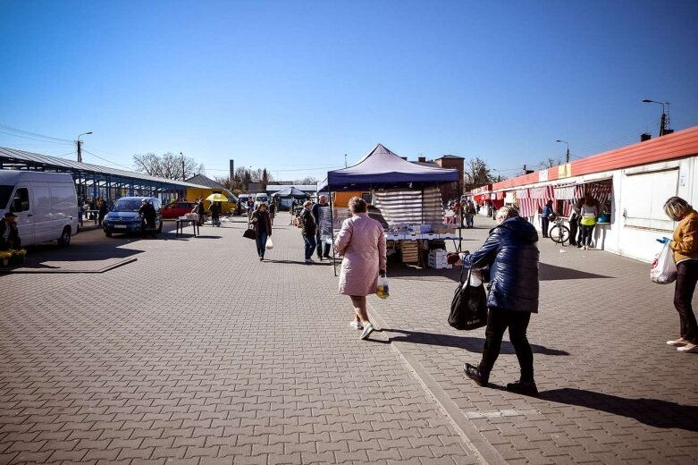  Słaby dziś handel na skierniewickim targowisku 