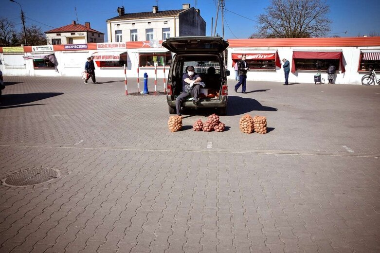  Słaby dziś handel na skierniewickim targowisku 