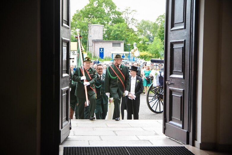  Ślub prezydenta Skierniewic. Państwo młodzi zajechali powozem 