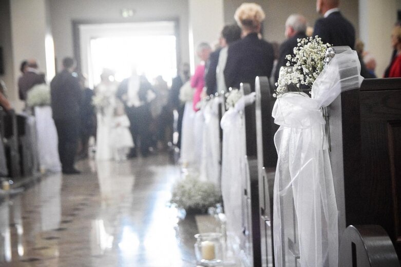  Ślub prezydenta Skierniewic. Państwo młodzi zajechali powozem 