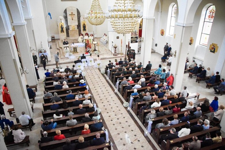  Ślub prezydenta Skierniewic. Państwo młodzi zajechali powozem 