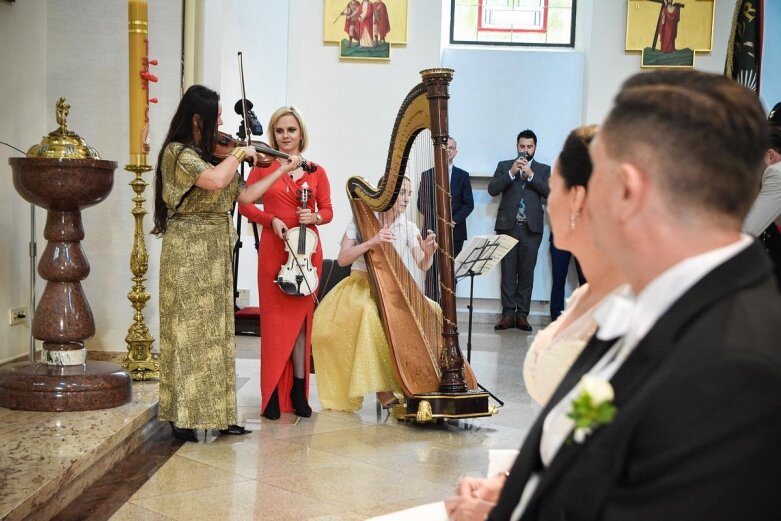  Ślub prezydenta Skierniewic. Państwo młodzi zajechali powozem 