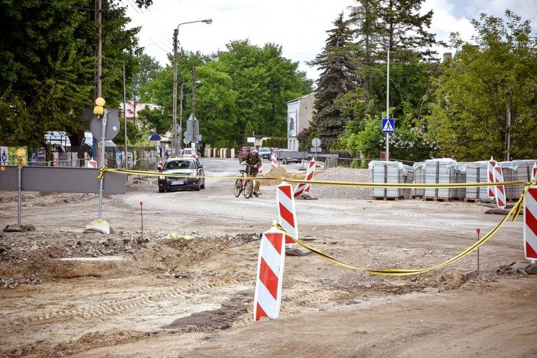  Stawiają podpory nowego wiaduktu w Skierniewicach [ZDJĘCIA] 