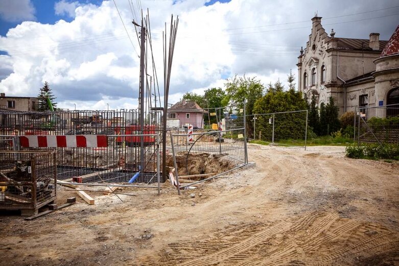  Stawiają podpory nowego wiaduktu w Skierniewicach [ZDJĘCIA] 