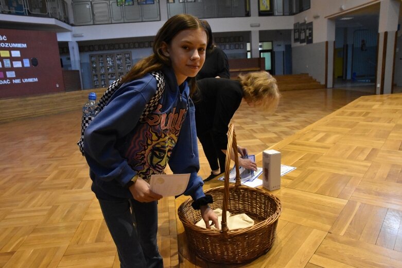  Struś Toto został maskotką Garnizonek 