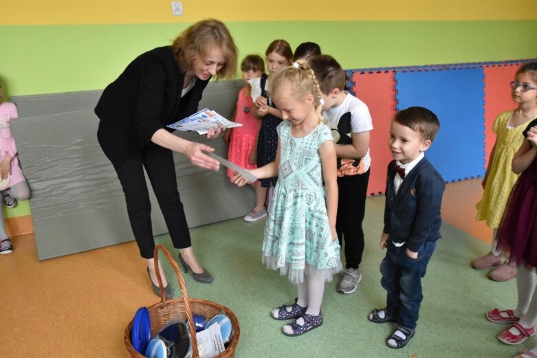  Struś Toto został maskotką Garnizonek 