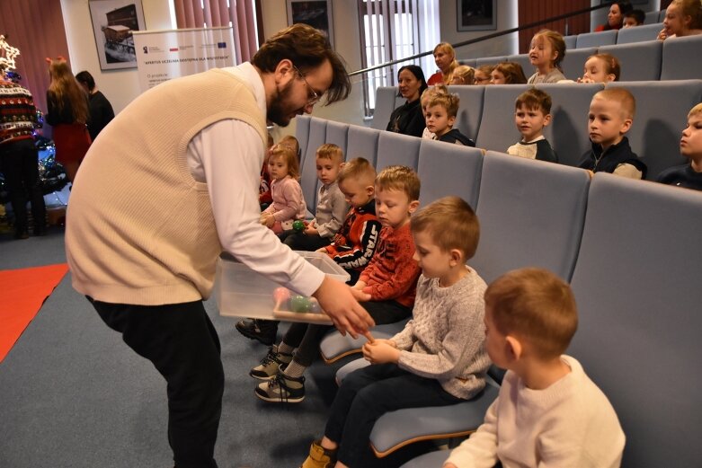  Studenci dzieciom na święta 